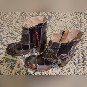 Freebird Flower Boots Ice Size 7